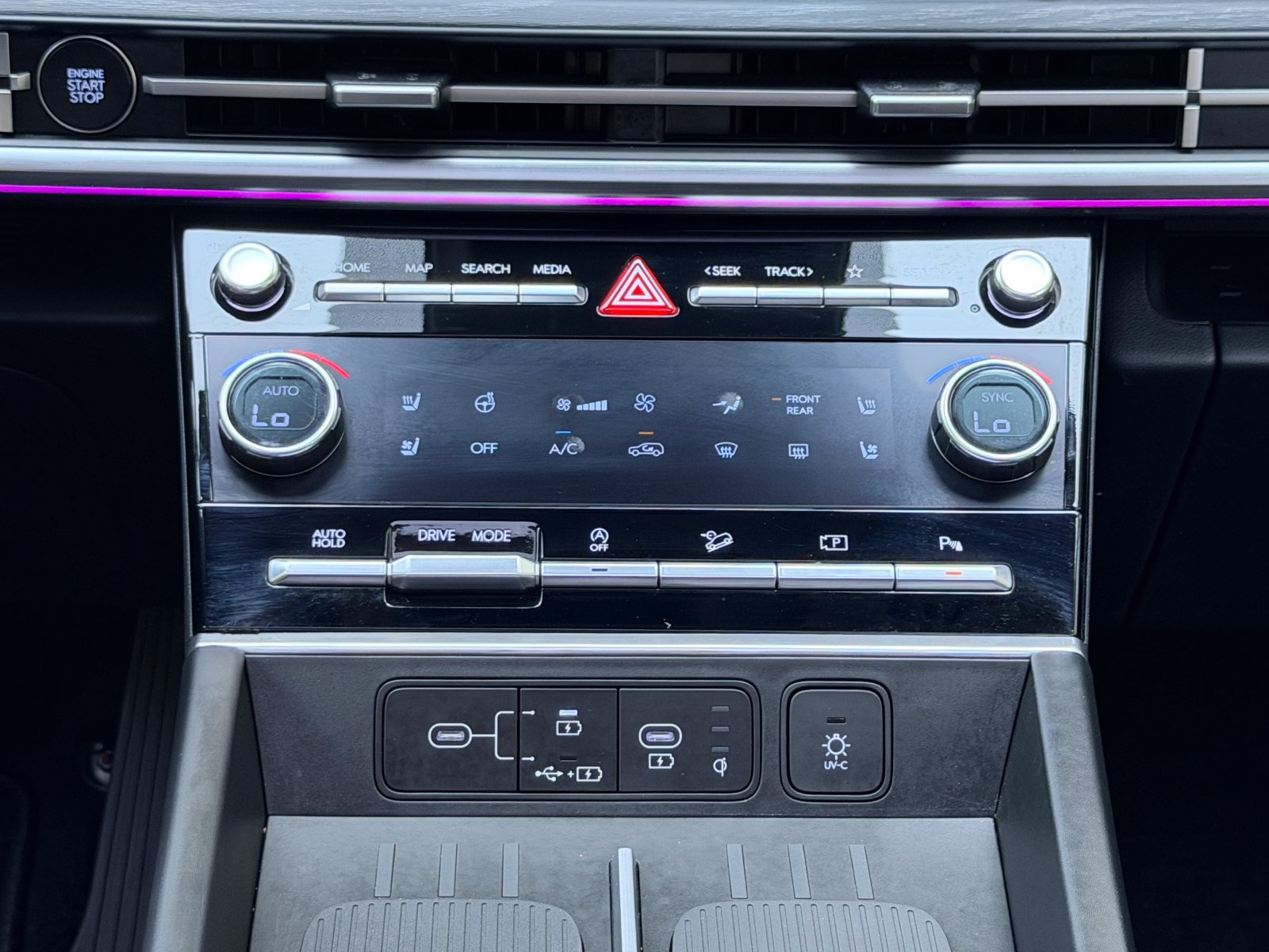 Used 2025 Hyundai Santa Fe Limited FWD image 21
