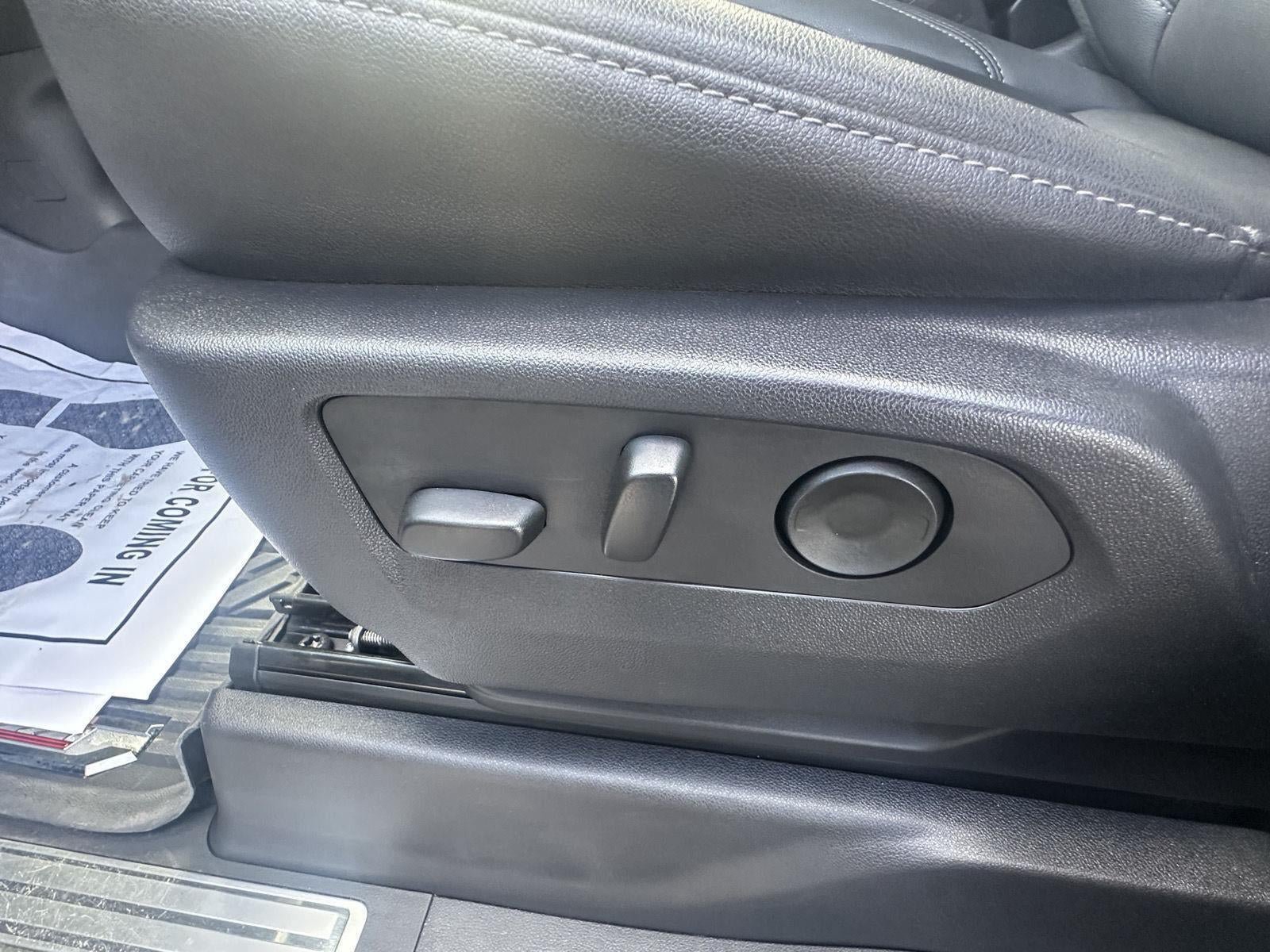 Used 2024 Chevrolet Silverado 1500 LT AWD/4WD image 10