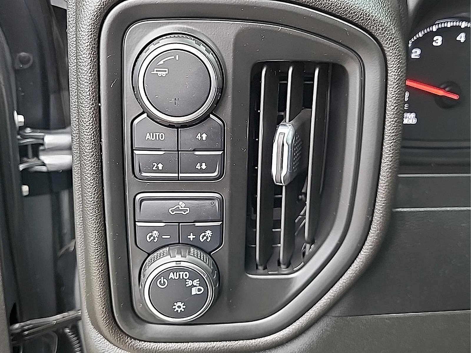 Used 2022 Chevrolet Silverado 1500 Custom Trail Boss AWD/4WD image 20
