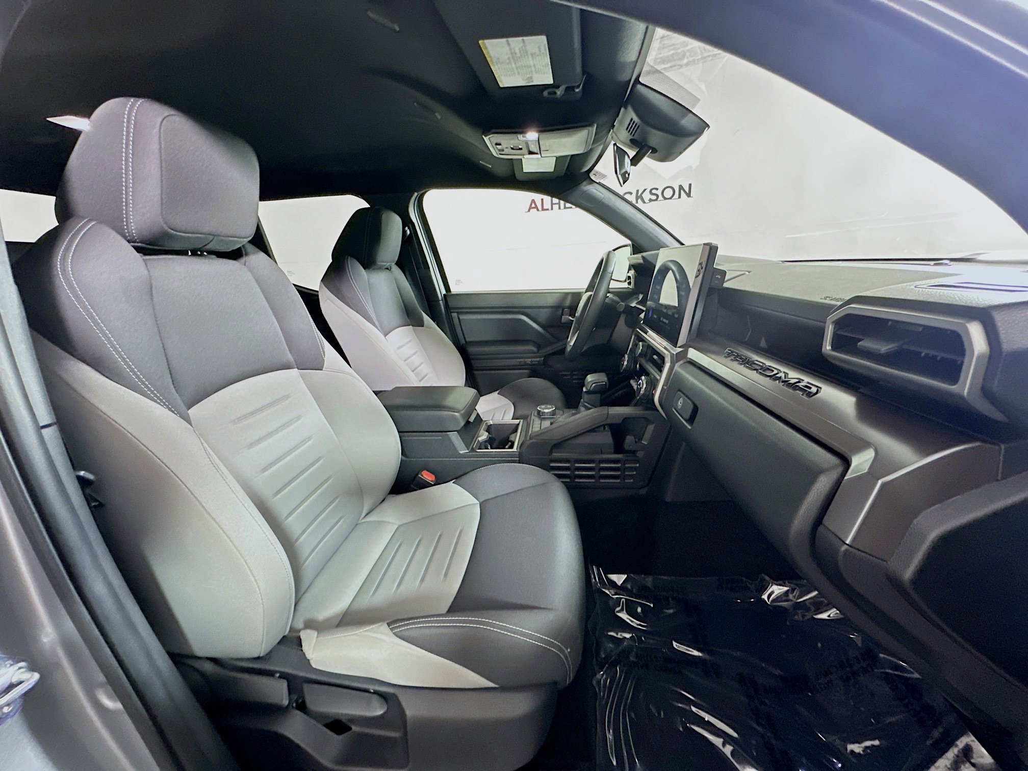 Used 2025 Toyota Tacoma TRD Sport image 28