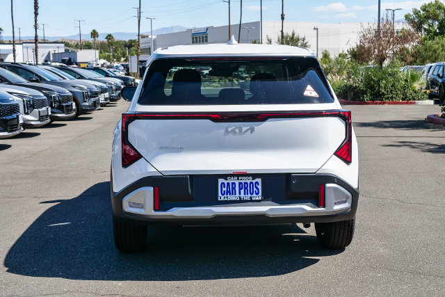 New 2027 Kia Seltos S FWD image 13