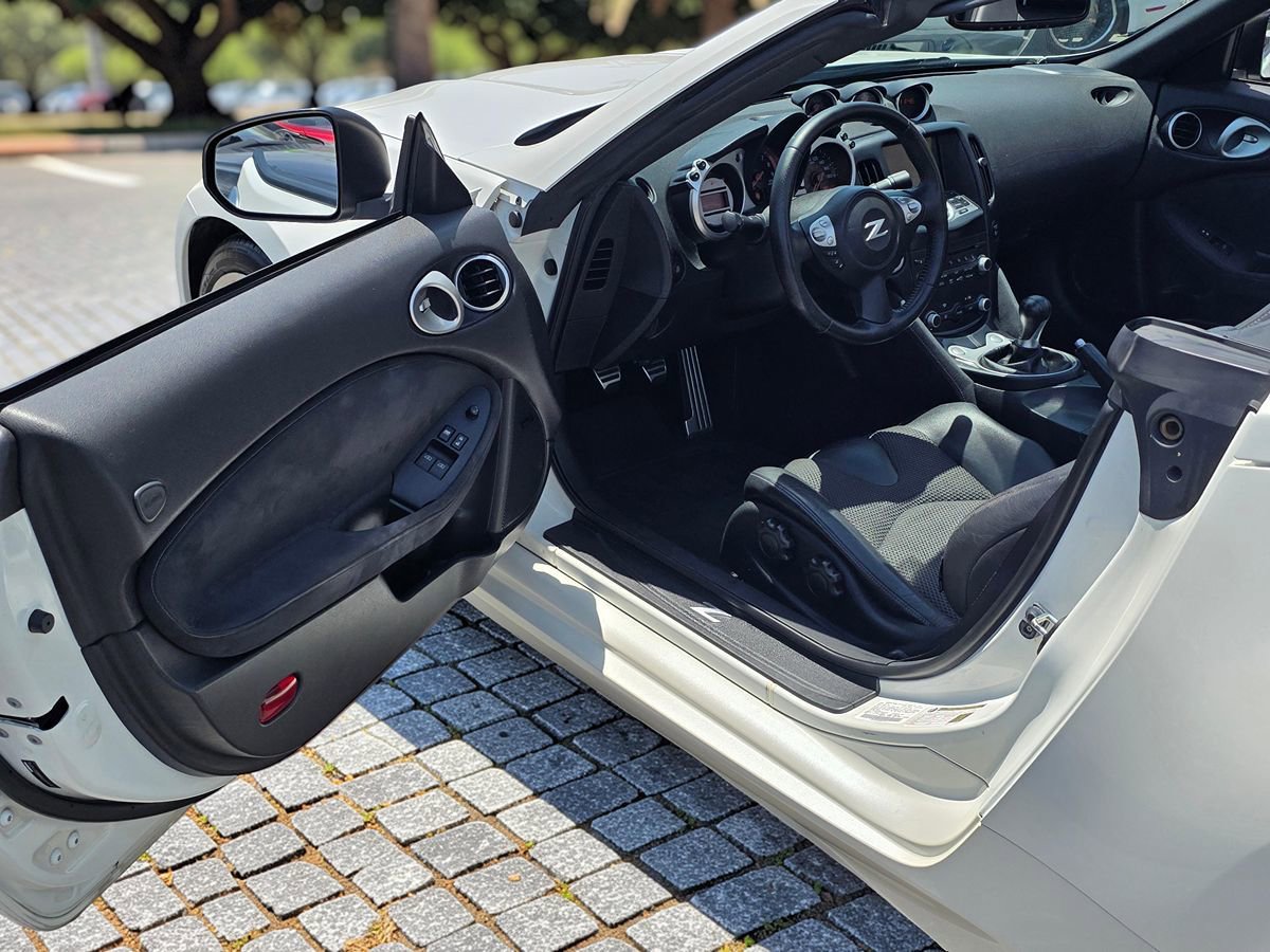 Used 2010 Nissan 370Z Touring w/ Sport Pkg RWD image 43