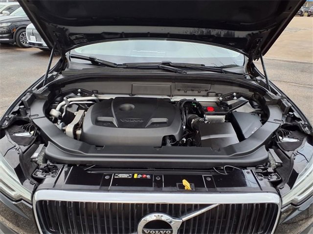 Used 2019 Volvo XC60 T5 Momentum w/ Multimedia Package image 3