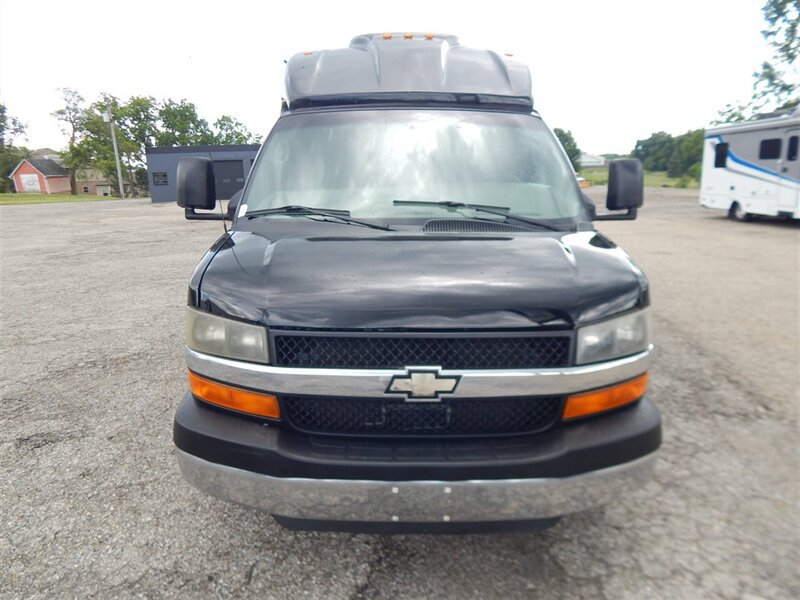 Used 2010 Chevrolet Express 3500 Extended RWD image 4