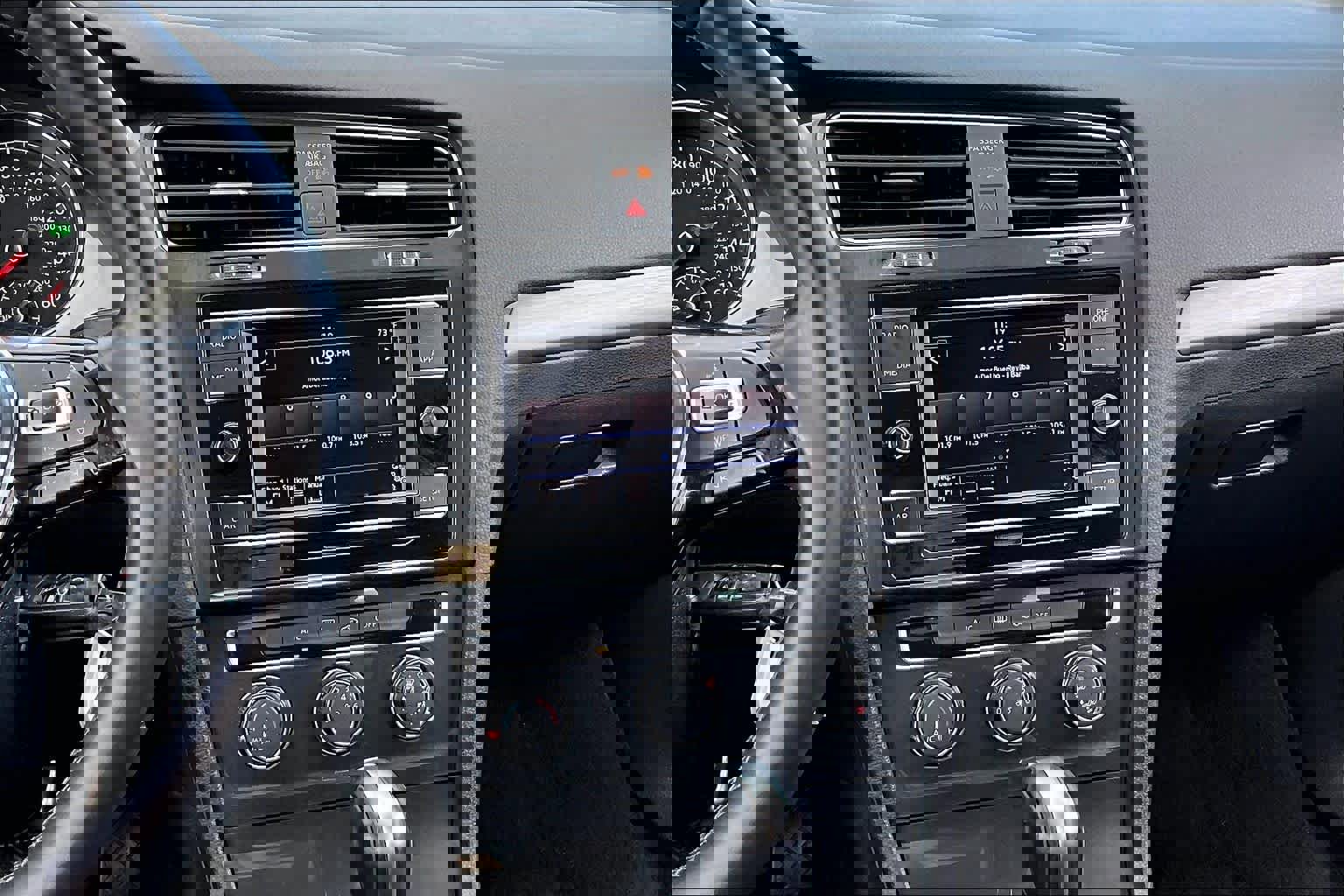 Used 2019 Volkswagen Golf S image 7