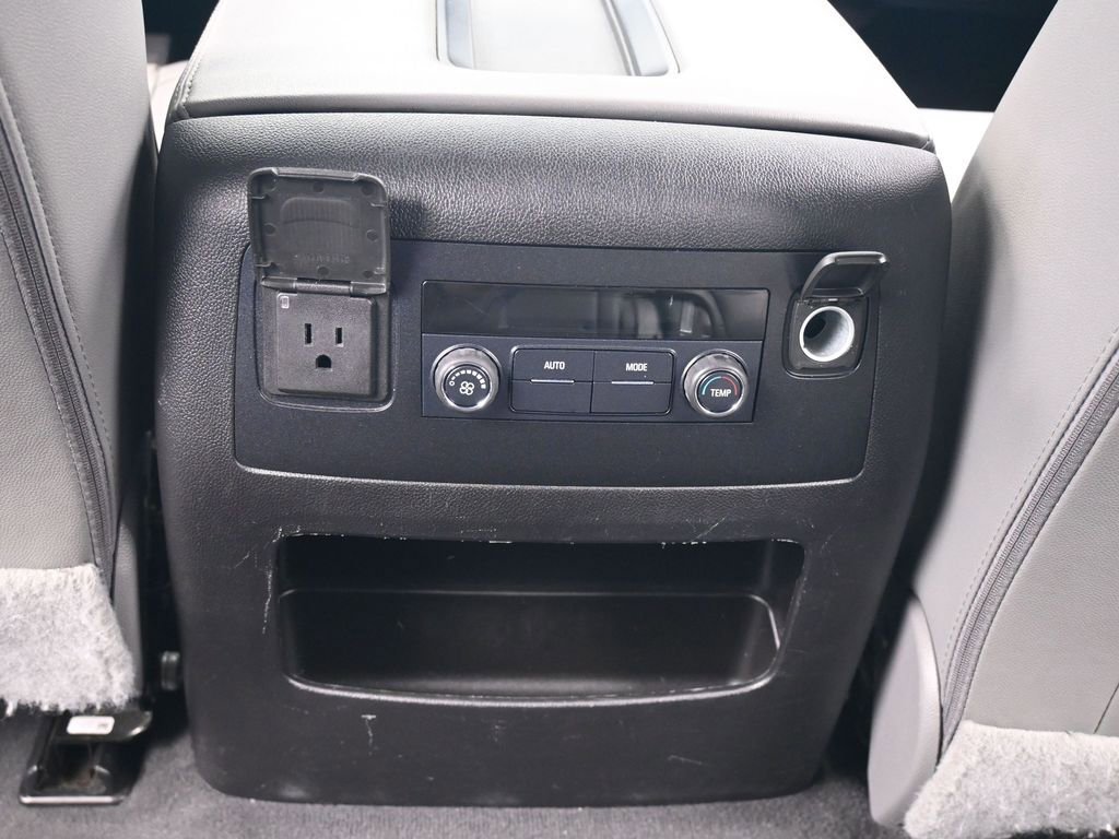 Used 2020 Chevrolet Suburban LT image 39