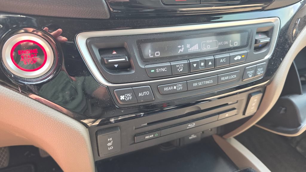 Used 2016 Honda Pilot Touring image 19