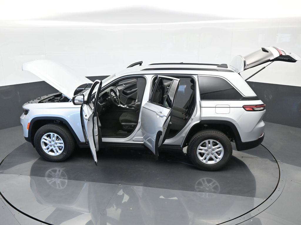 Used 2024 Jeep Grand Cherokee Laredo w/ Trailer Tow Package image 48