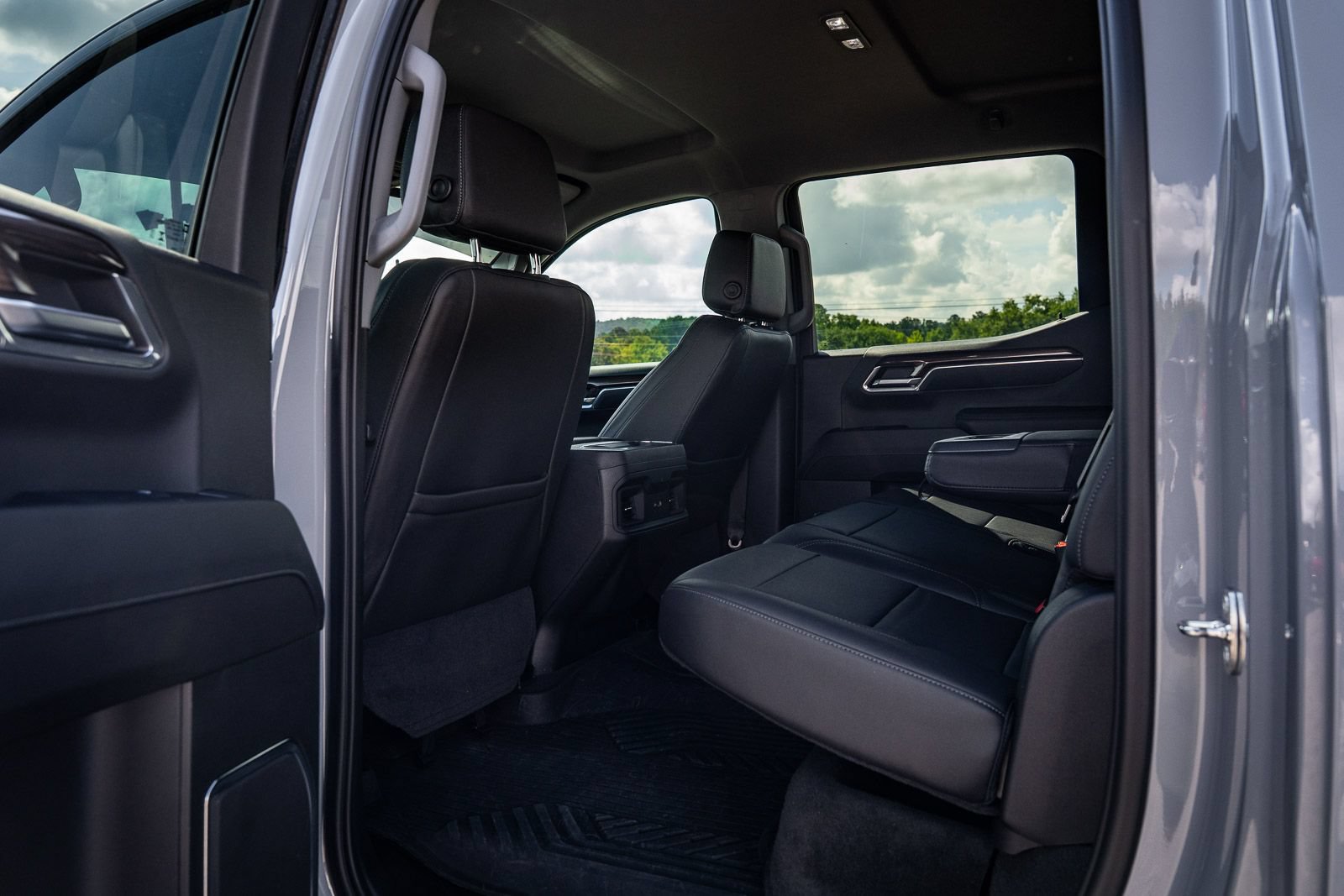 Used 2024 Chevrolet Silverado 1500 LT Trail Boss w/ Convenience Package II AWD/4WD image 18