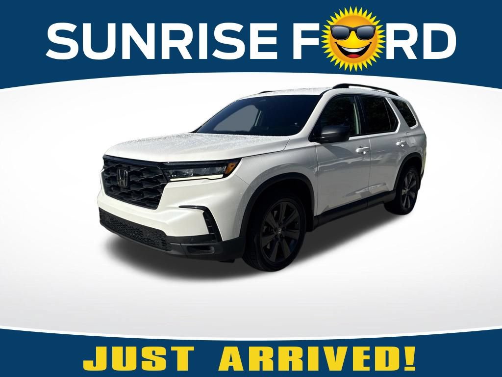 Used 2025 Honda Pilot Sport image 1