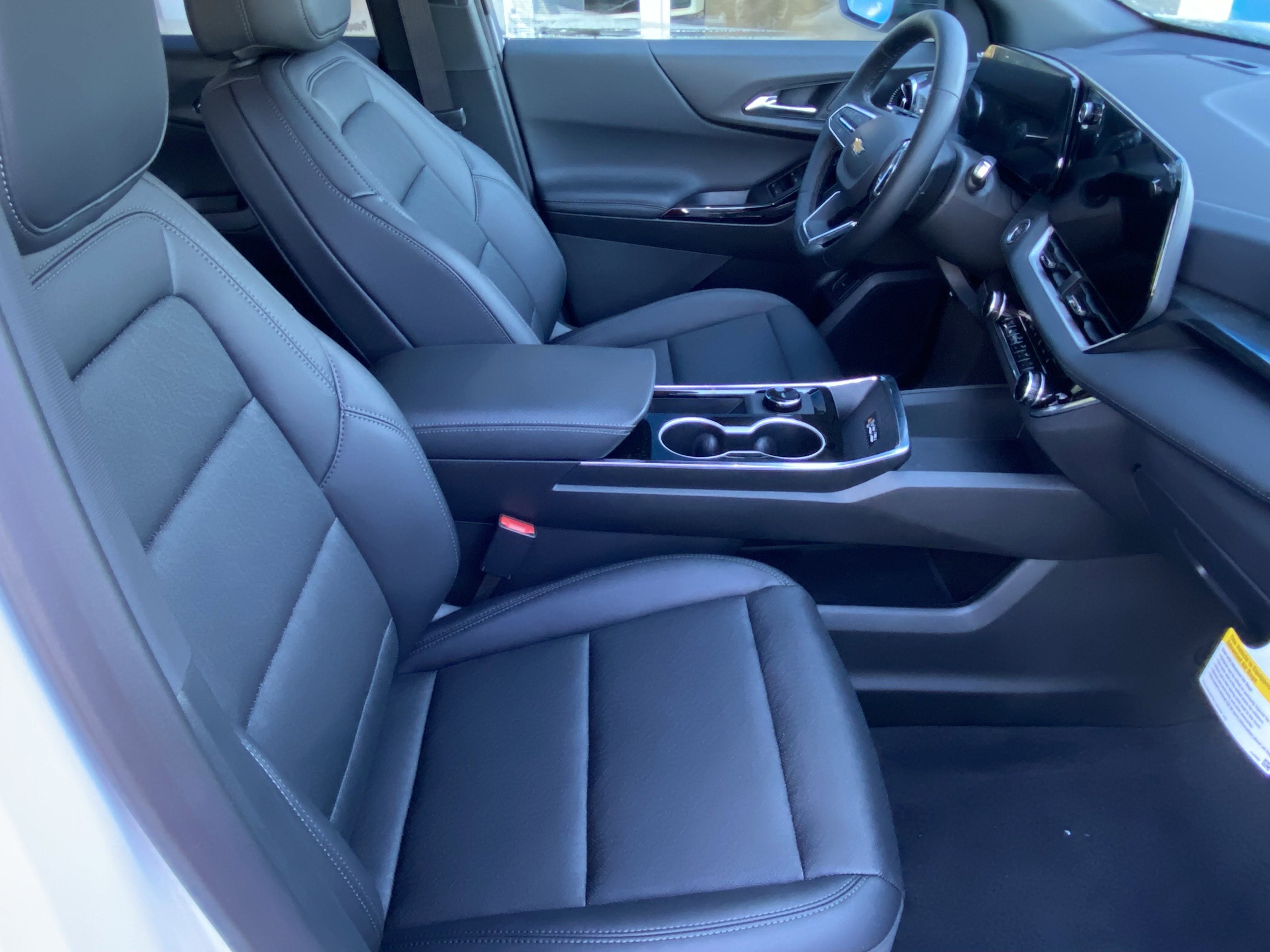 New 2026 Chevrolet Equinox LT w/ Convenience Package II image 8