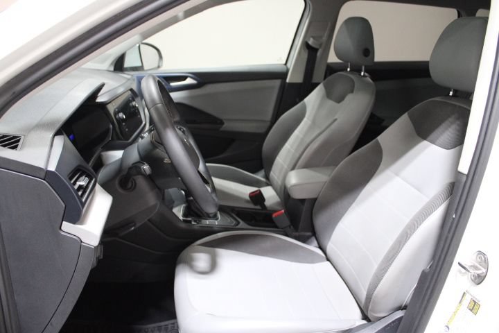 Used 2022 Volkswagen Taos SE w/ Panoramic Sunroof Package FWD image 19