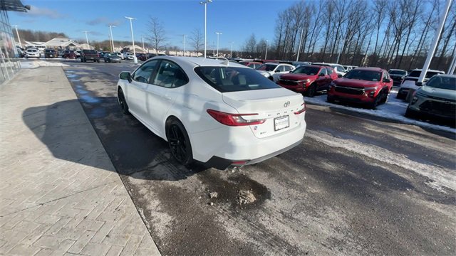 Used 2025 Toyota Camry SE image 6