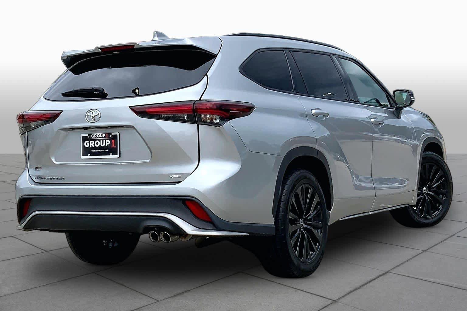 Used 2024 Toyota Highlander XSE FWD image 13