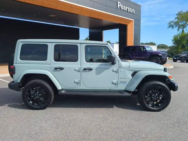 Used 2024 Jeep Wrangler Unlimited Sahara w/ Technology Group AWD/4WD image 3