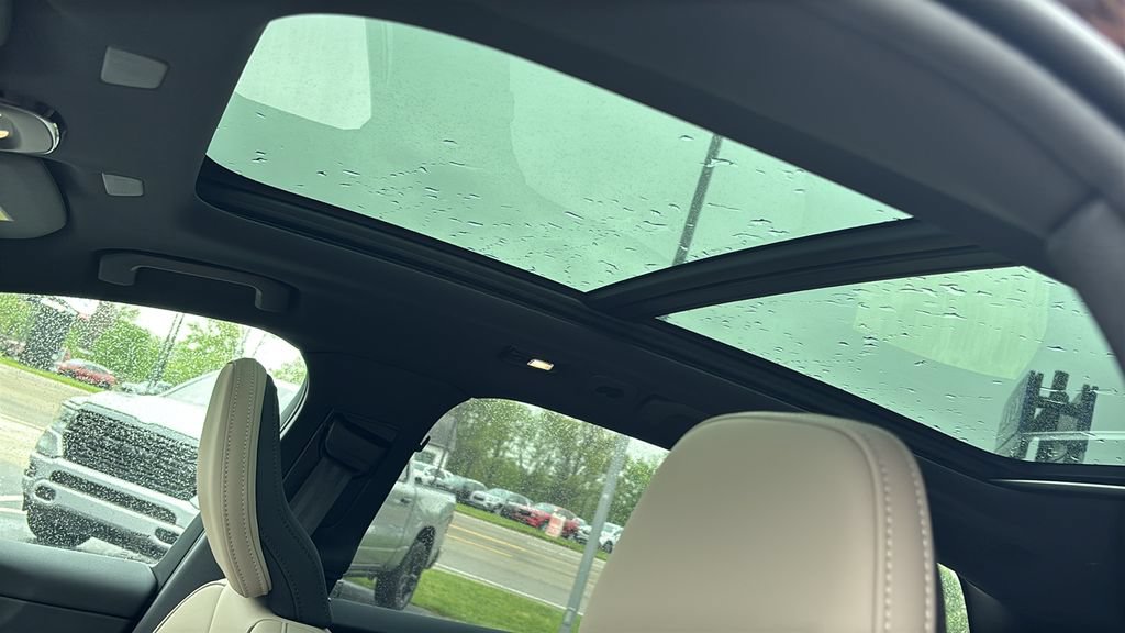 New 2026 Volvo XC60 B5 Plus AWD/4WD image 10