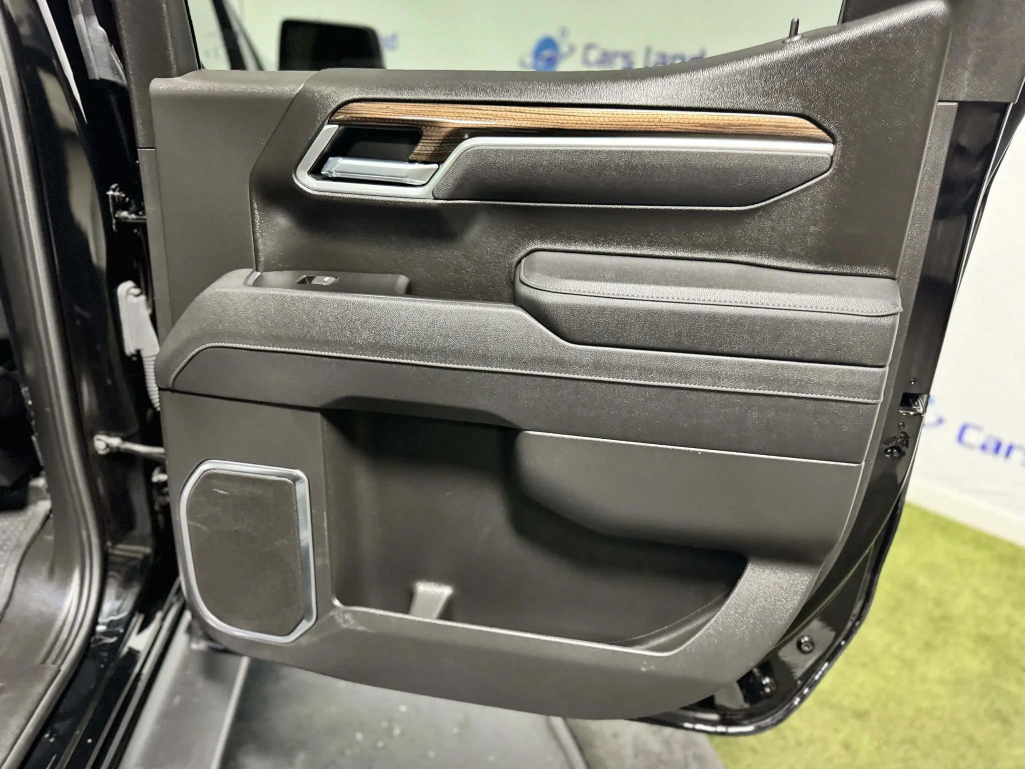 Used 2025 Chevrolet Silverado 1500 RST w/ Protection Package AWD/4WD image 10