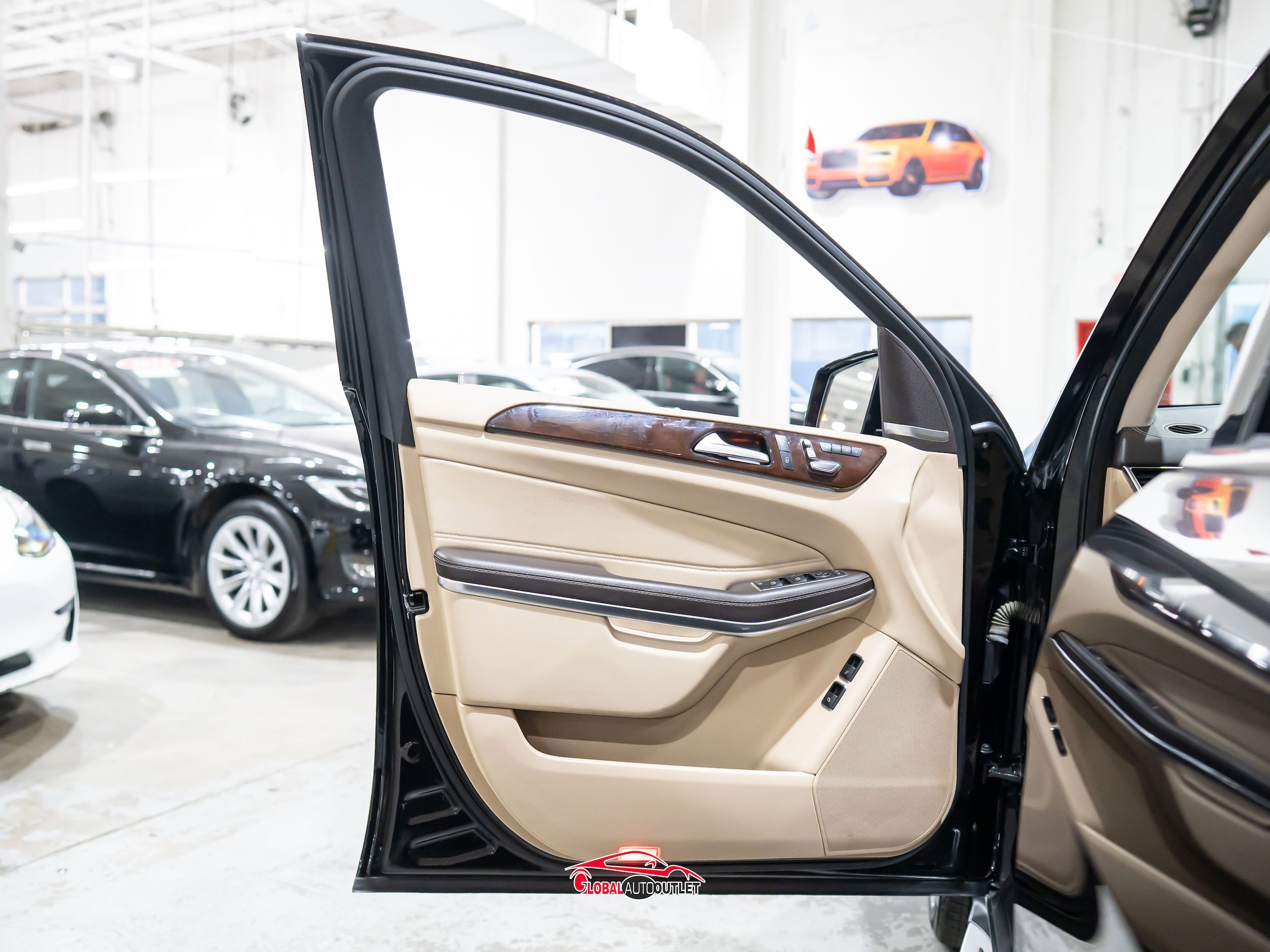 Used 2018 Mercedes-Benz GLS 550 4MATIC w/ Driver Assistance Package image 47