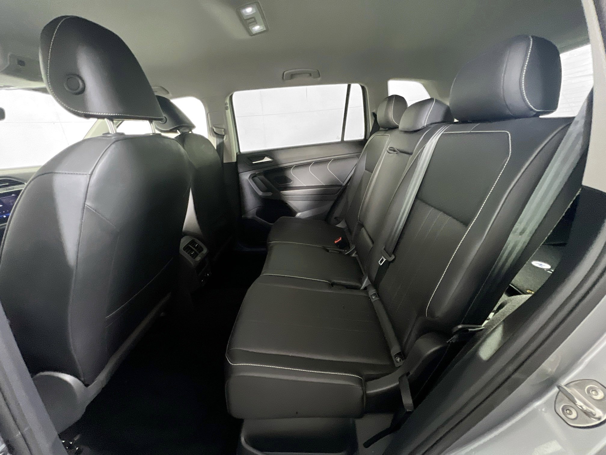 Used 2022 Volkswagen Tiguan SE AWD/4WD image 30