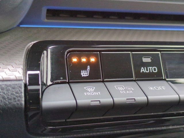 Used 2024 Toyota Prius XLE image 14