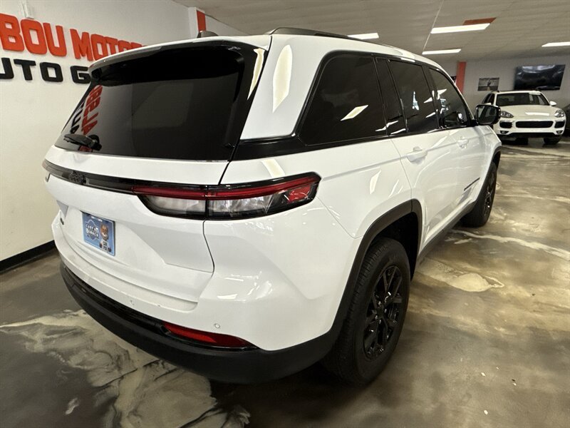 Used 2024 Jeep Grand Cherokee Altitude AWD/4WD image 7