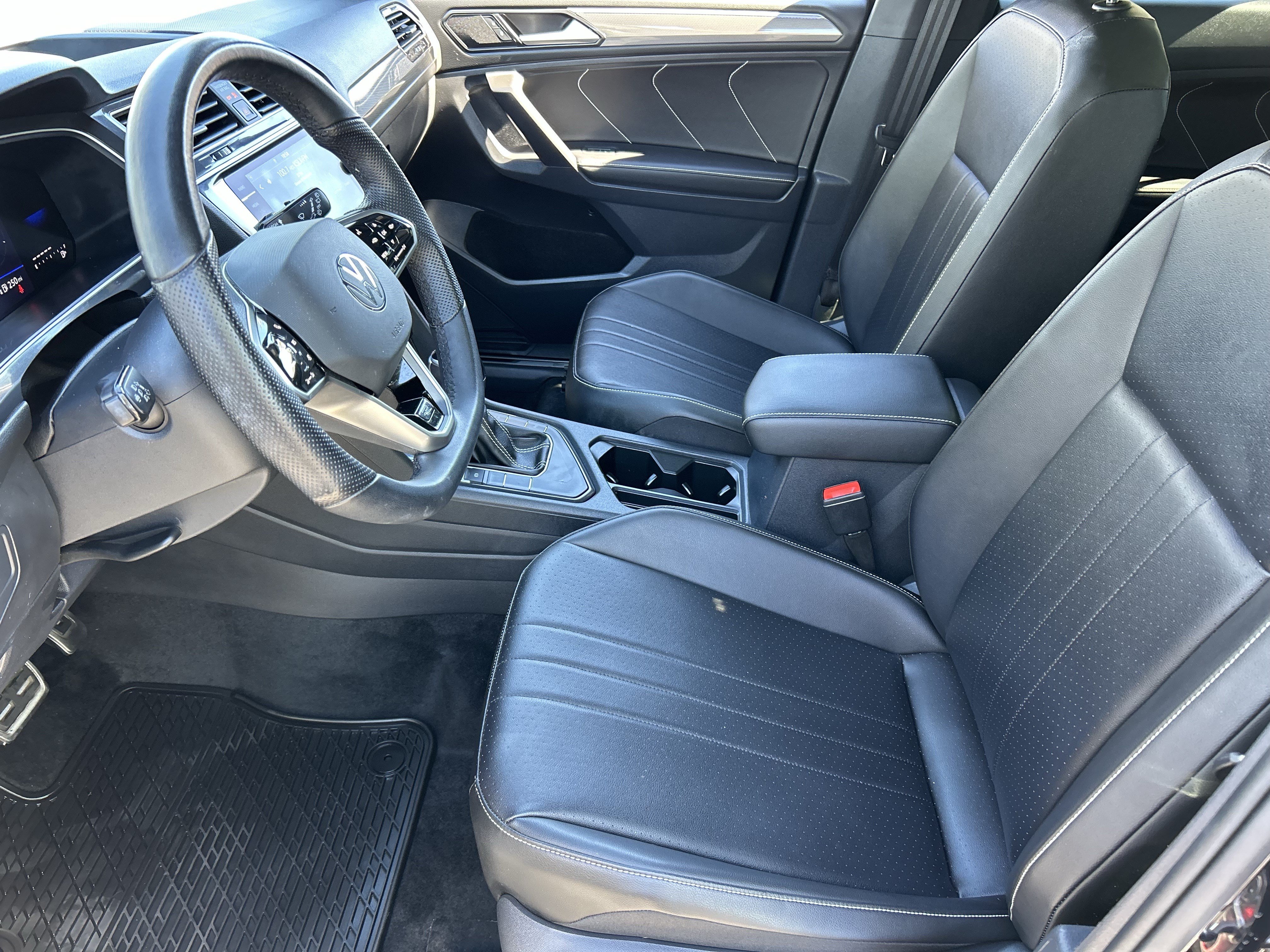 Used 2024 Volkswagen Tiguan SE R-Line FWD image 18