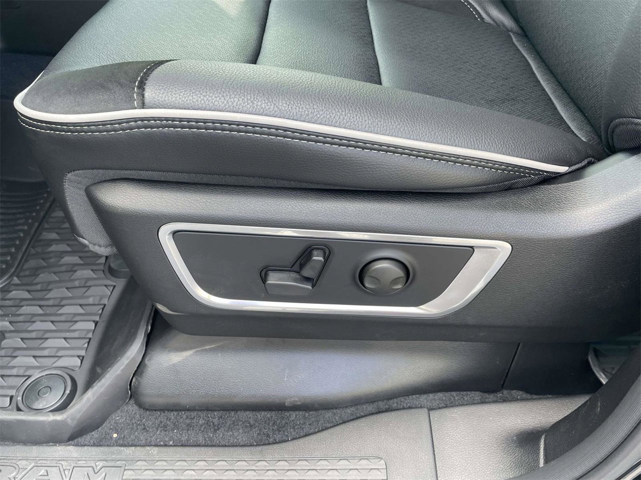 New 2026 RAM 1500 Laramie w/ Night Edition image 27