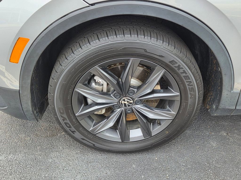 Used 2023 Volkswagen Tiguan SE image 5