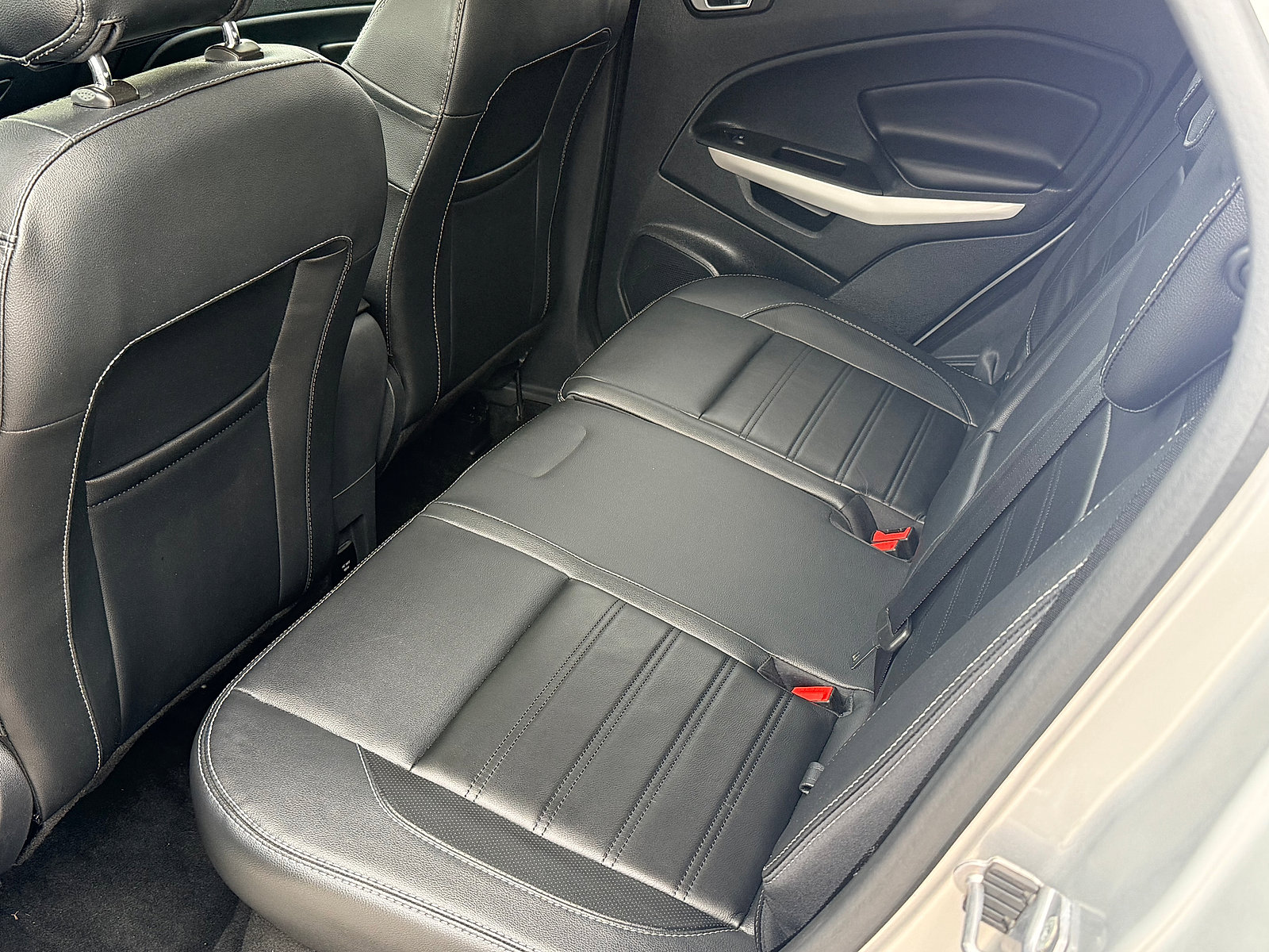Used 2018 Ford EcoSport Titanium w/ Titanium Cold Weather Package AWD/4WD image 29