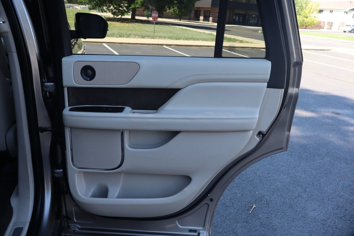 Used 2018 Lincoln Navigator Reserve w/ Technology Package AWD/4WD image 27