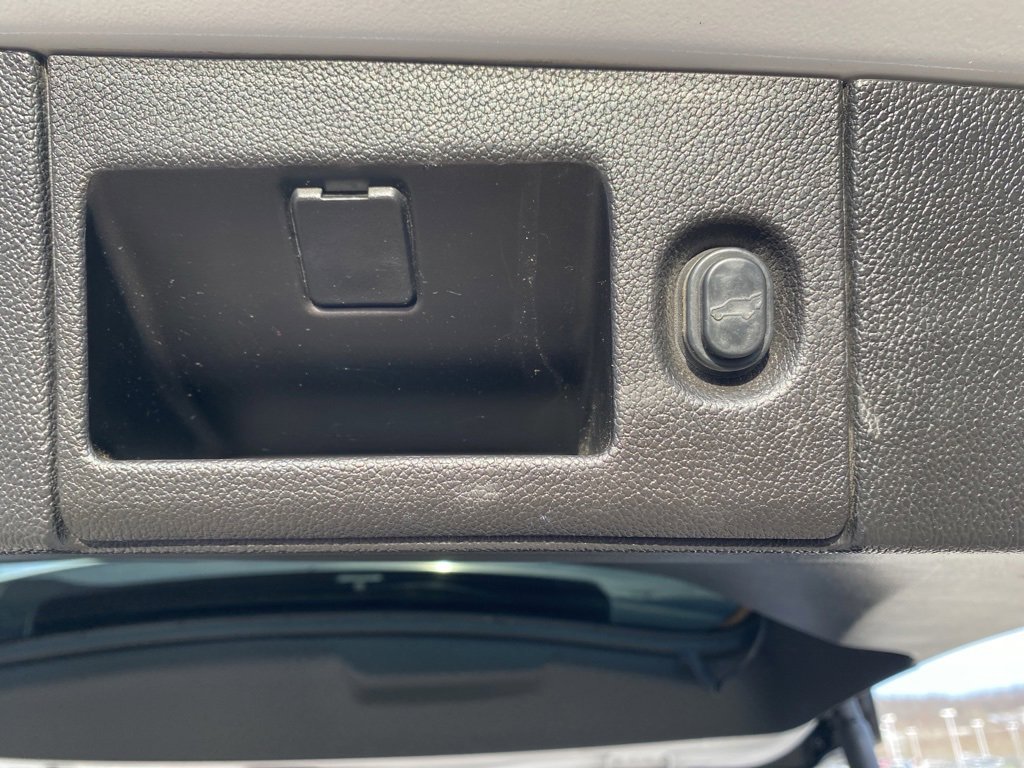 Used 2018 Chevrolet Suburban Premier image 22