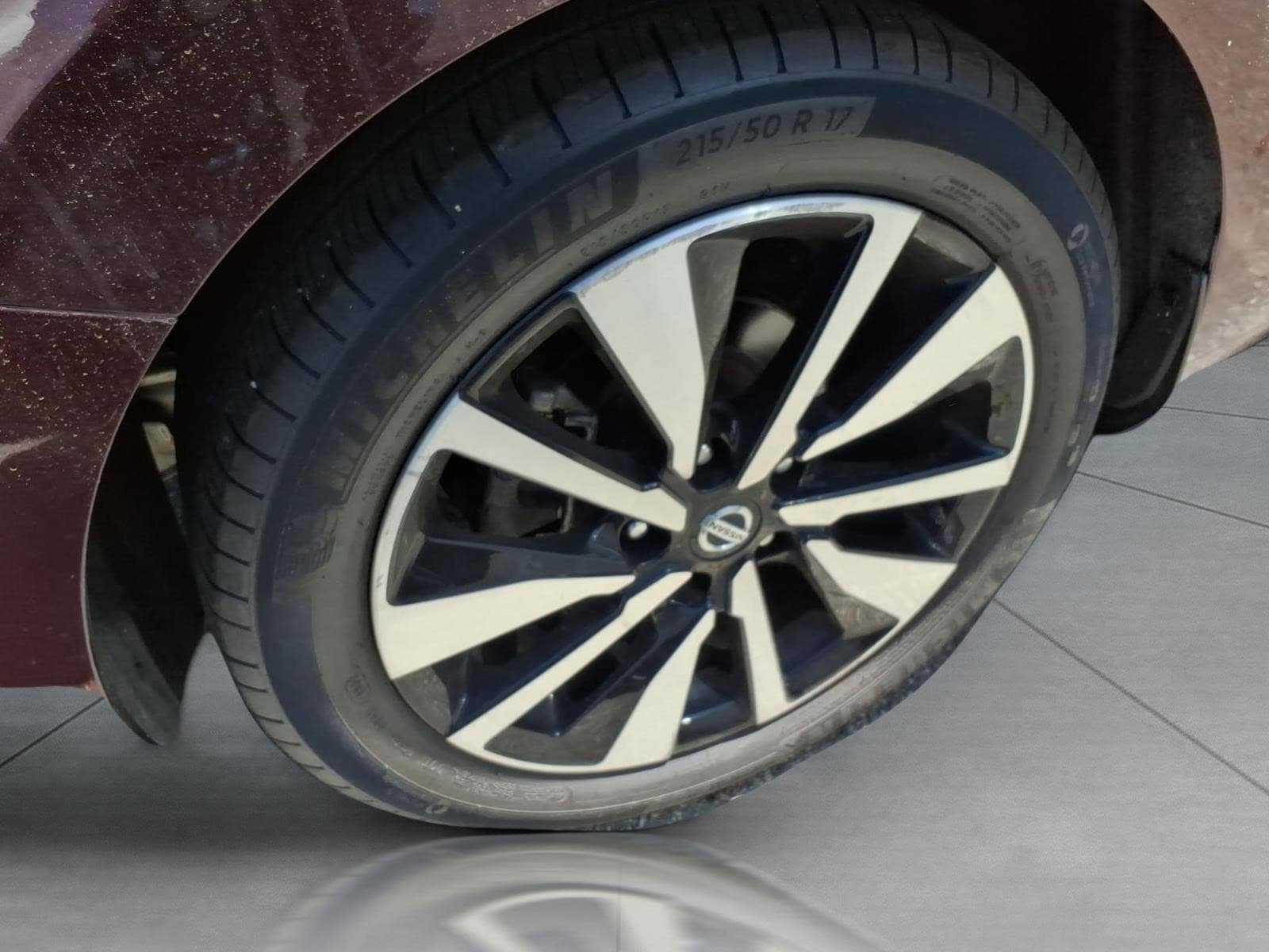 Used 2023 Nissan Sentra SV w/ SV Premium Package FWD image 6