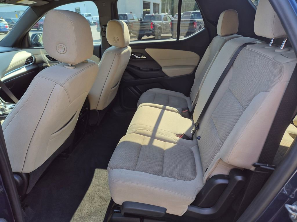 Used 2022 Chevrolet Traverse LS image 15