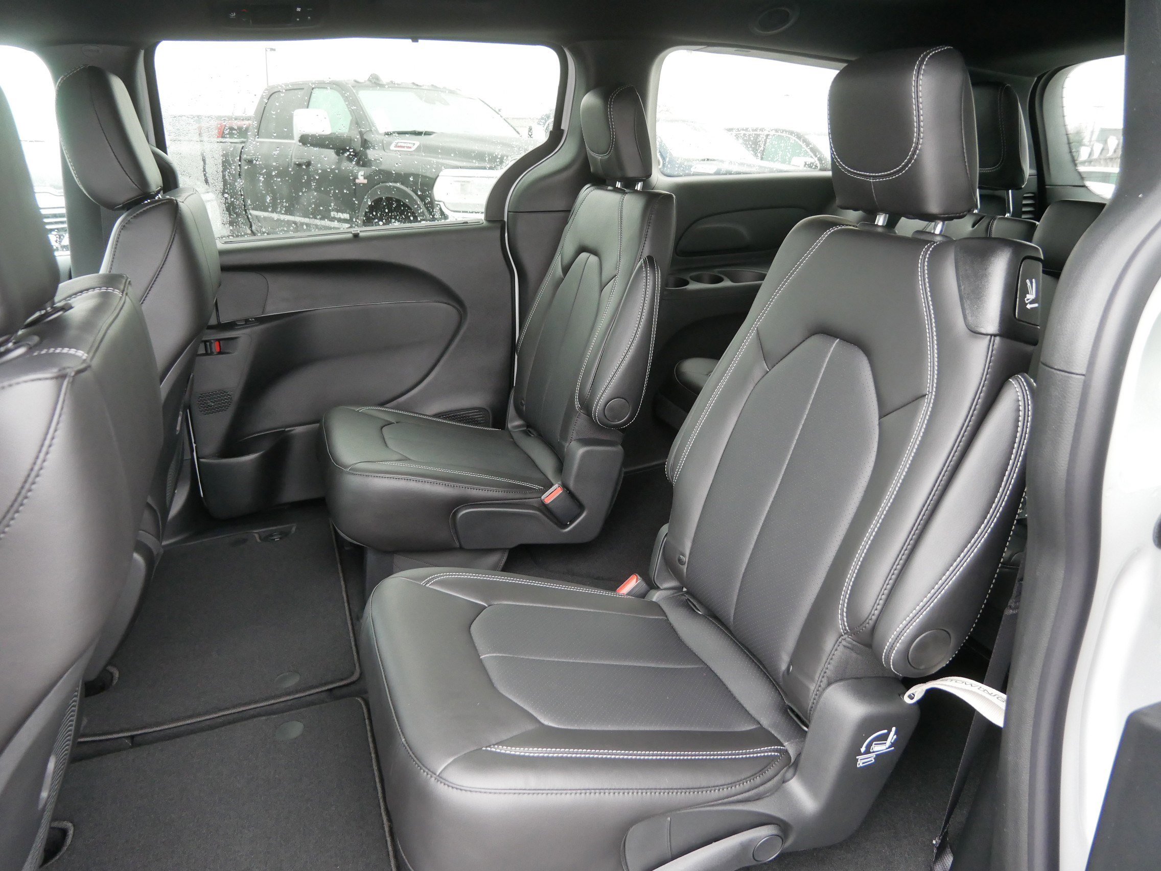 New 2026 Chrysler Voyager LX image 8