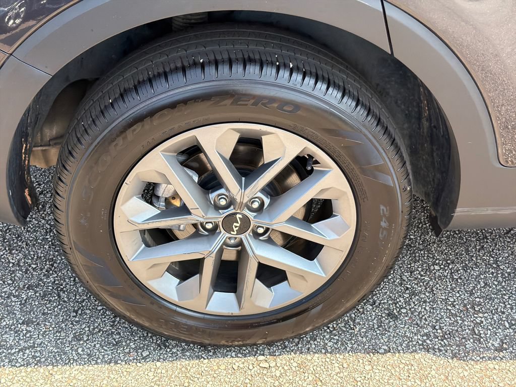 Used 2025 Kia Telluride LX FWD image 17