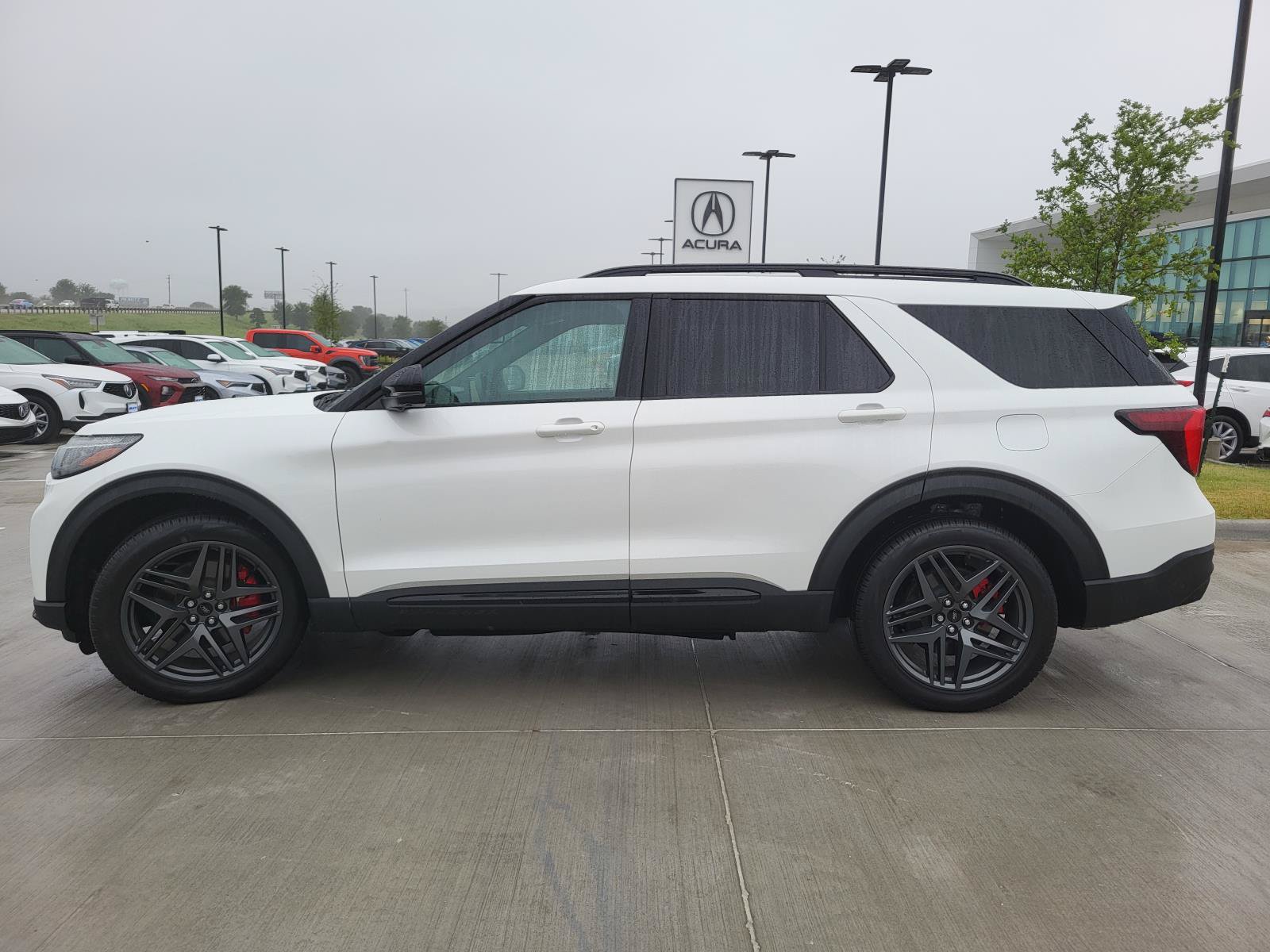 Used 2025 Ford Explorer ST AWD/4WD image 3