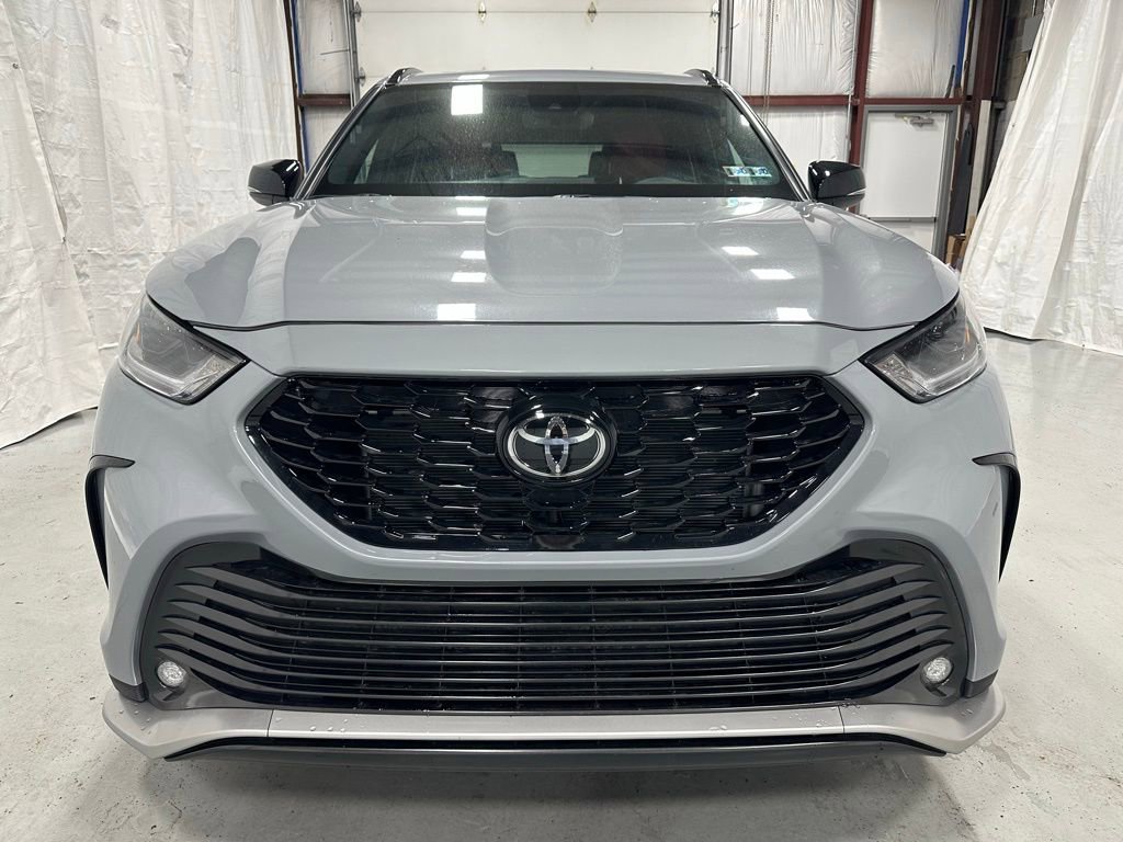 Used 2025 Toyota Highlander XSE image 2