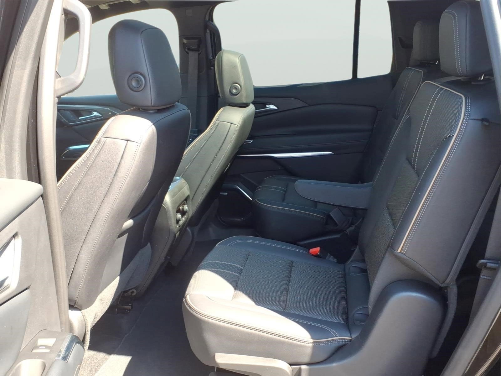 Used 2025 Chevrolet Traverse High Country w/ LPO, Floor Liner Package AWD/4WD image 13