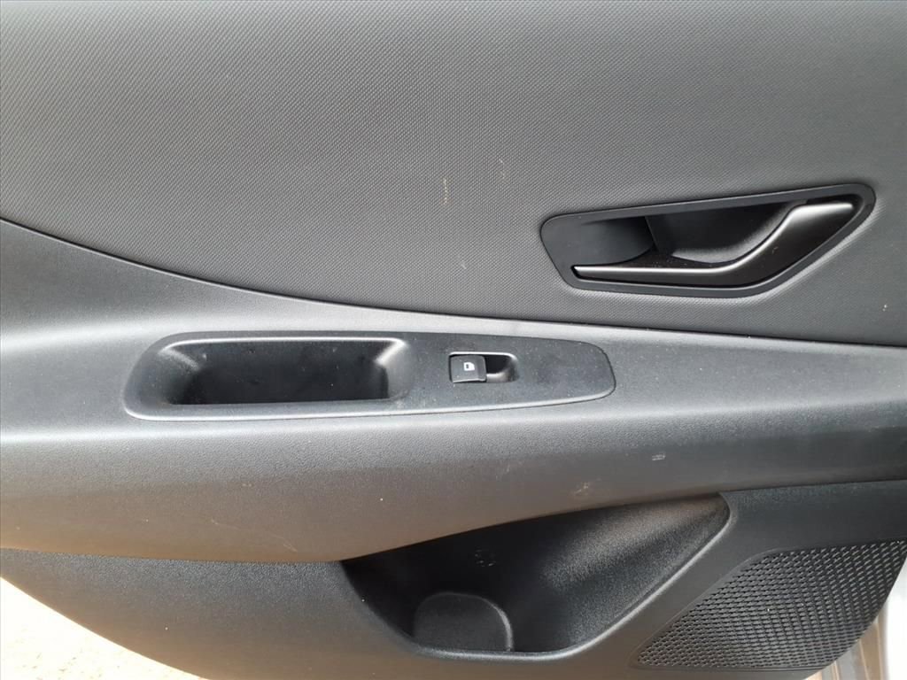 Used 2025 Hyundai Elantra Sport image 11