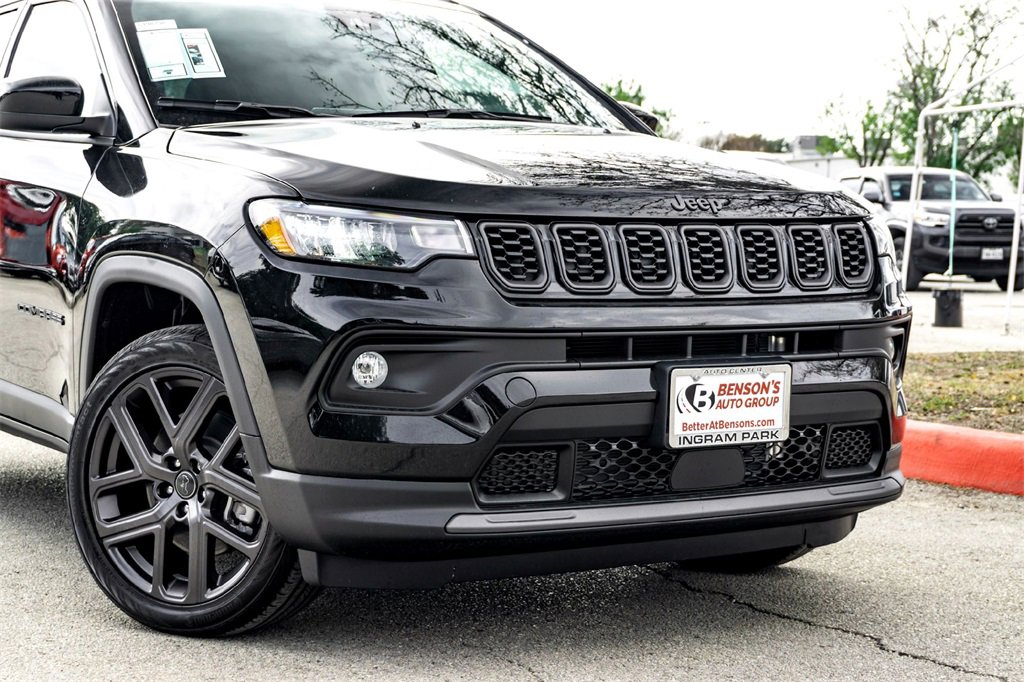 New 2026 Jeep Compass Latitude image 3