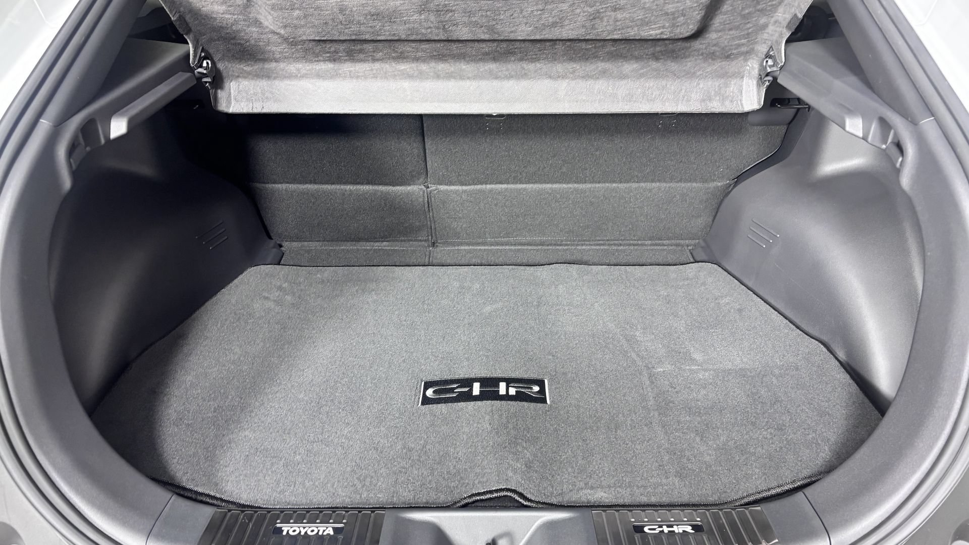 Used 2026 Toyota C-HR AWD/4WD image 5