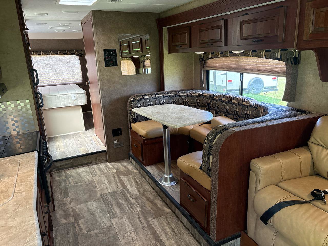 Used 2014 Ford E-450 and Econoline 450 Super Duty w/ Motorhome Prep Package RWD image 13