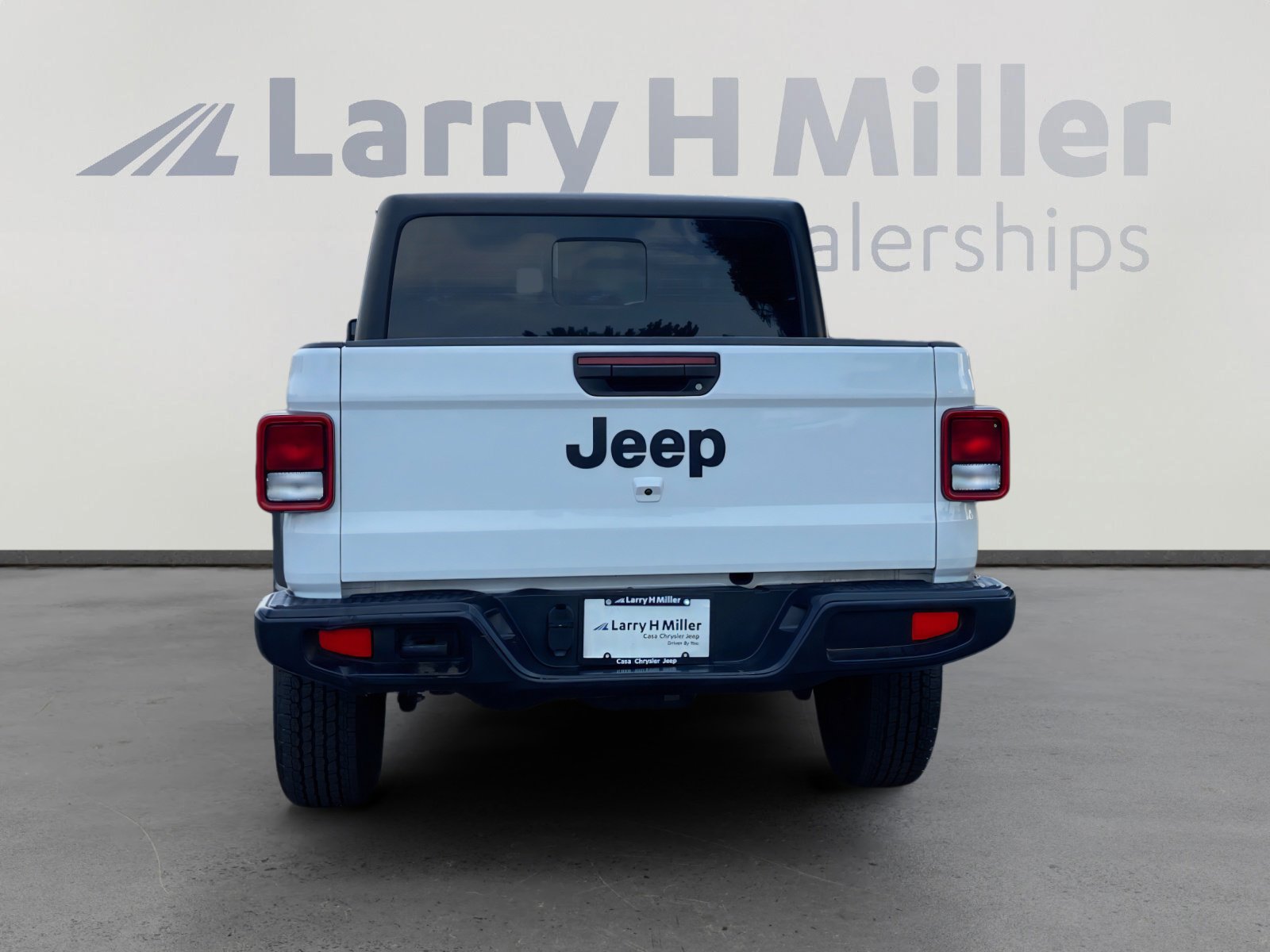 Used 2023 Jeep Gladiator Sport image 4