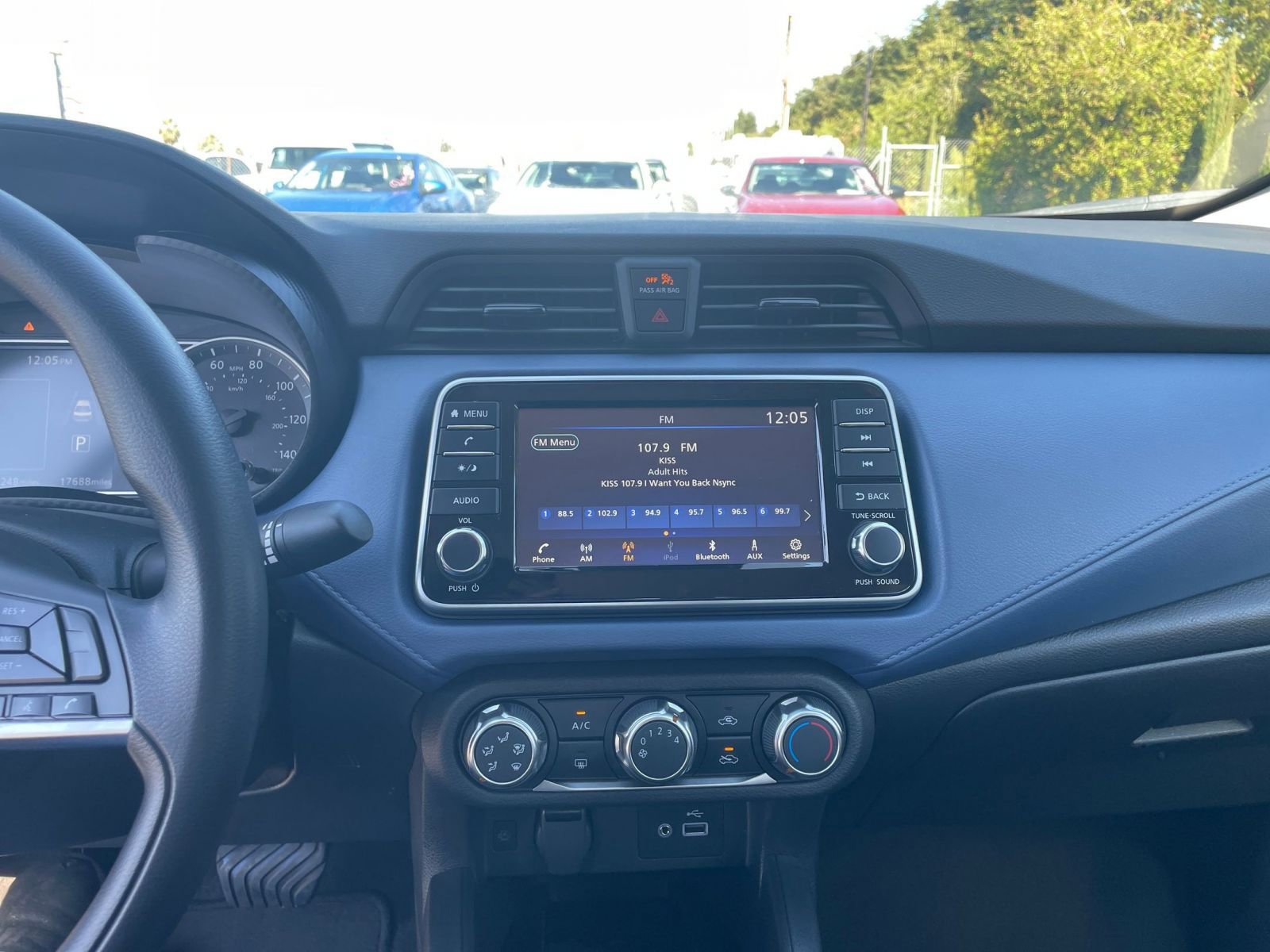 Used 2025 Nissan Versa SV image 17