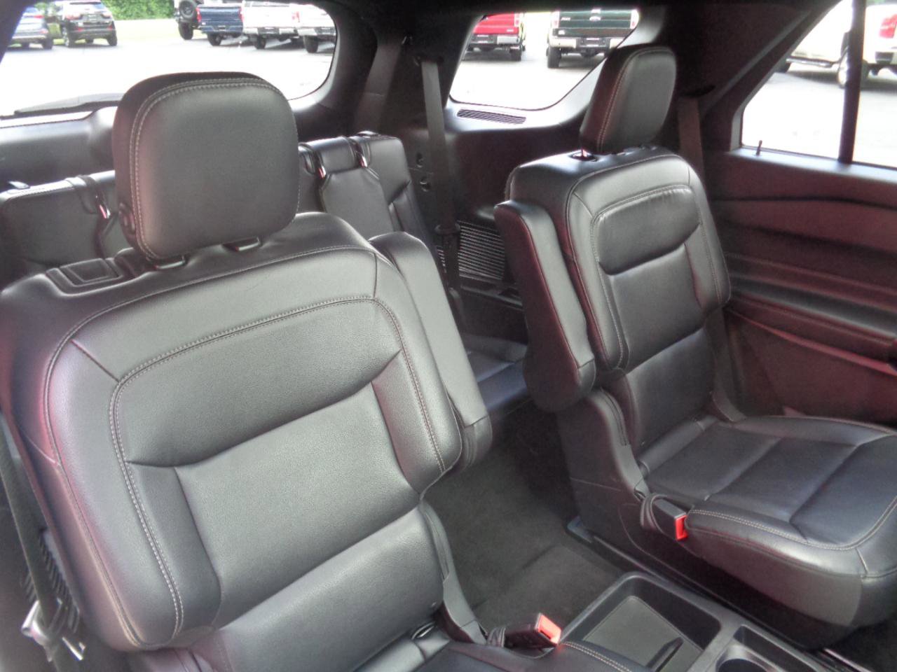 Used 2020 Ford Explorer XLT w/ Equipment Group 202A AWD/4WD image 16