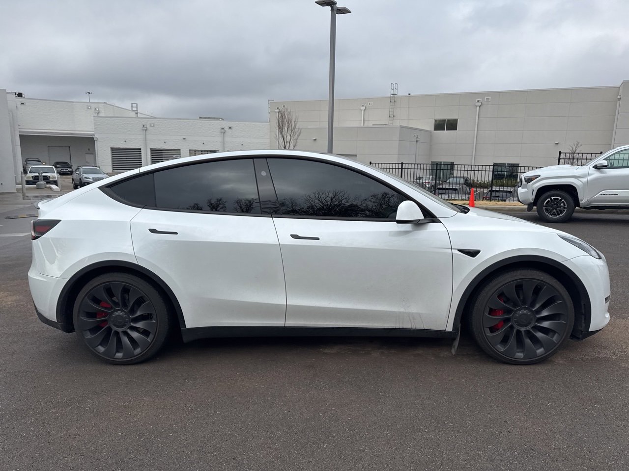 Used 2025 Tesla Model Y Performance image 3