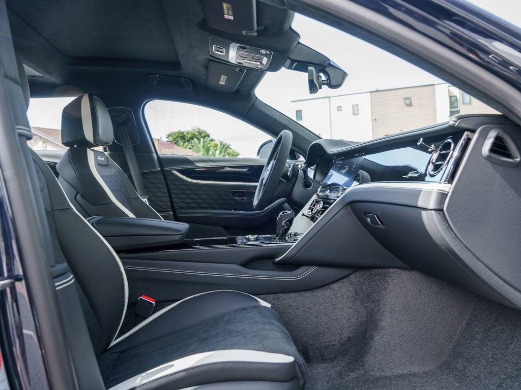 Used 2025 Bentley Flying Spur Plug-In Hybrid AWD/4WD image 24