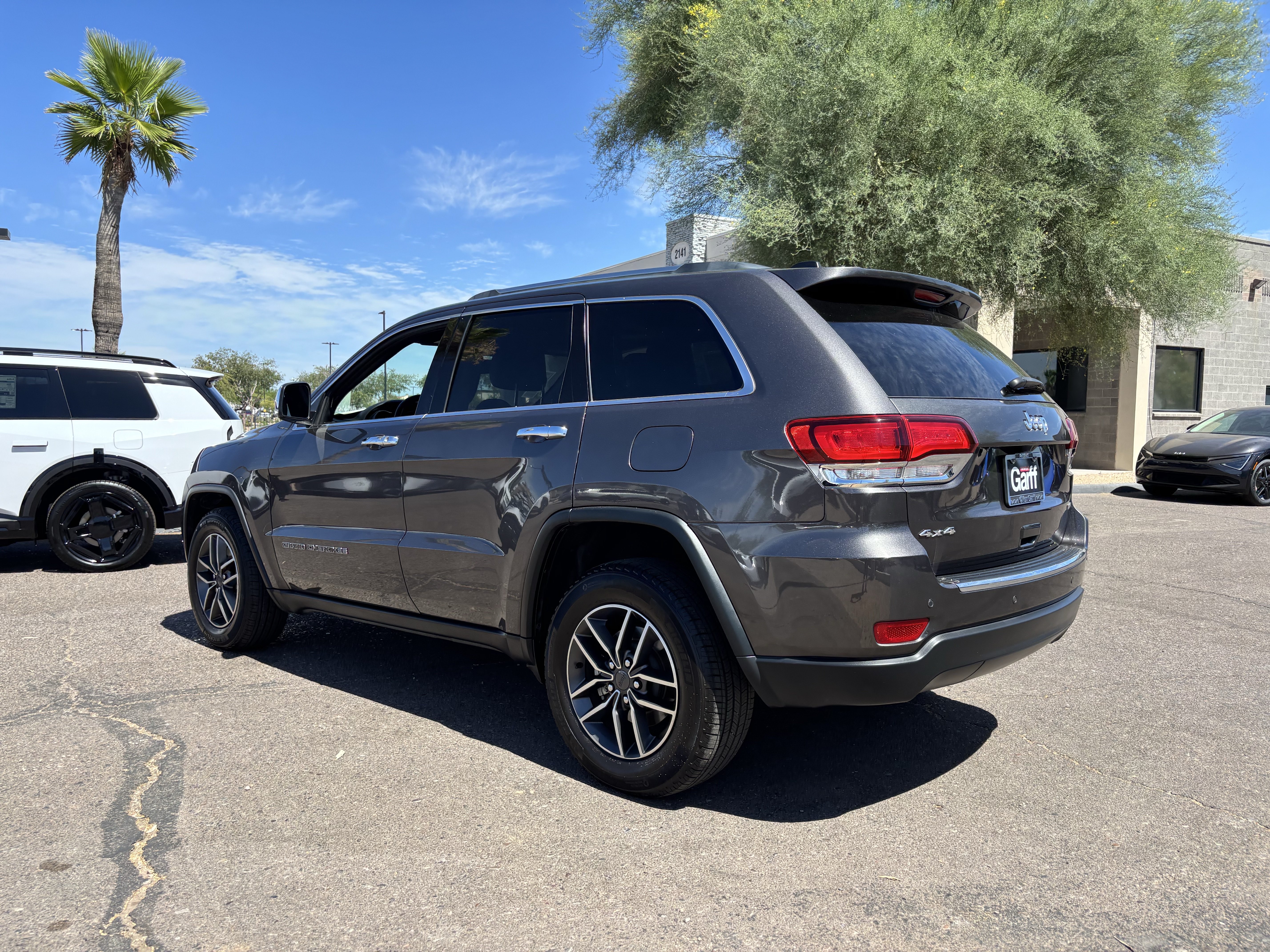Used 2021 Jeep Grand Cherokee Limited AWD/4WD image 4