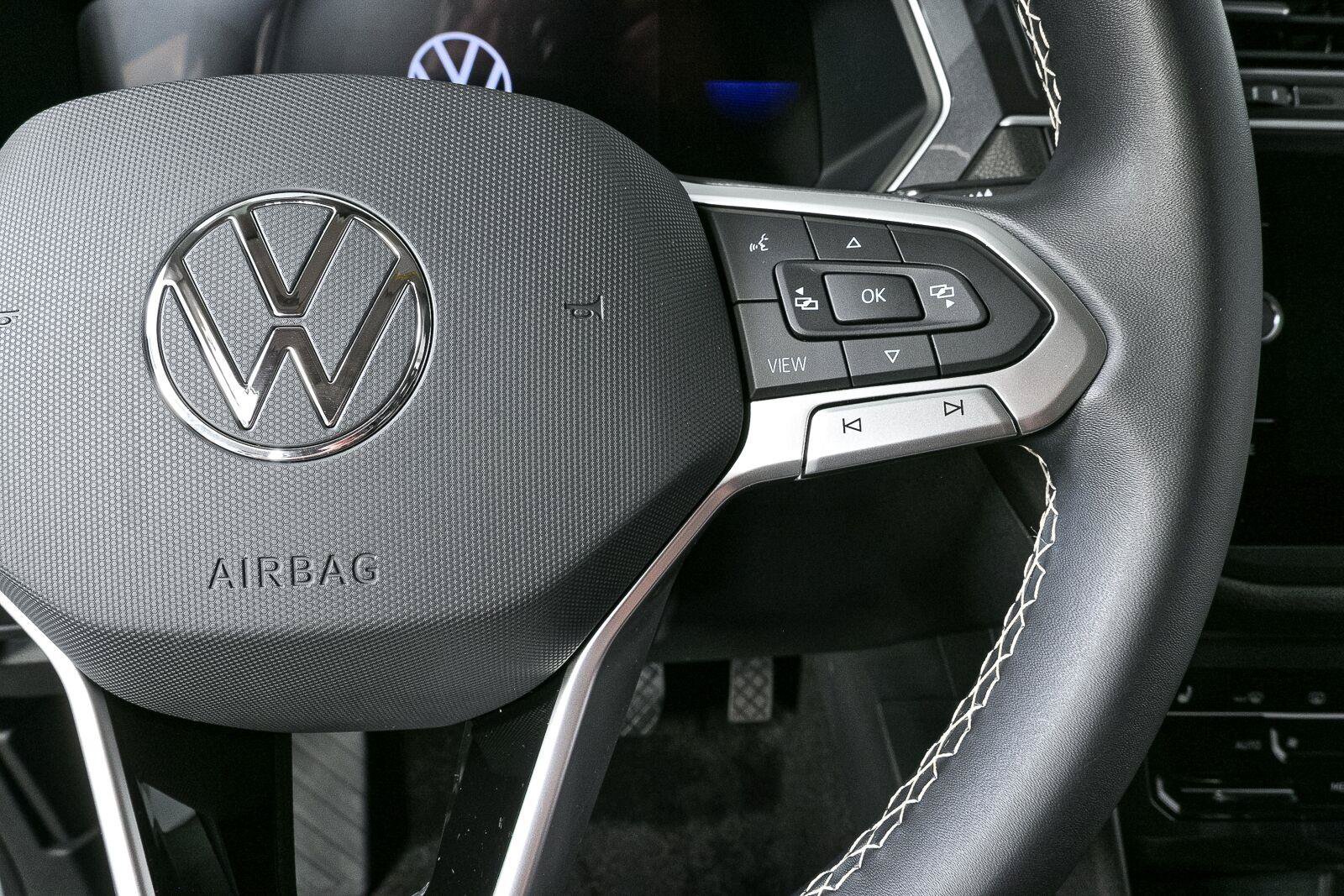 Certified 2023 Volkswagen Tiguan SE FWD image 11