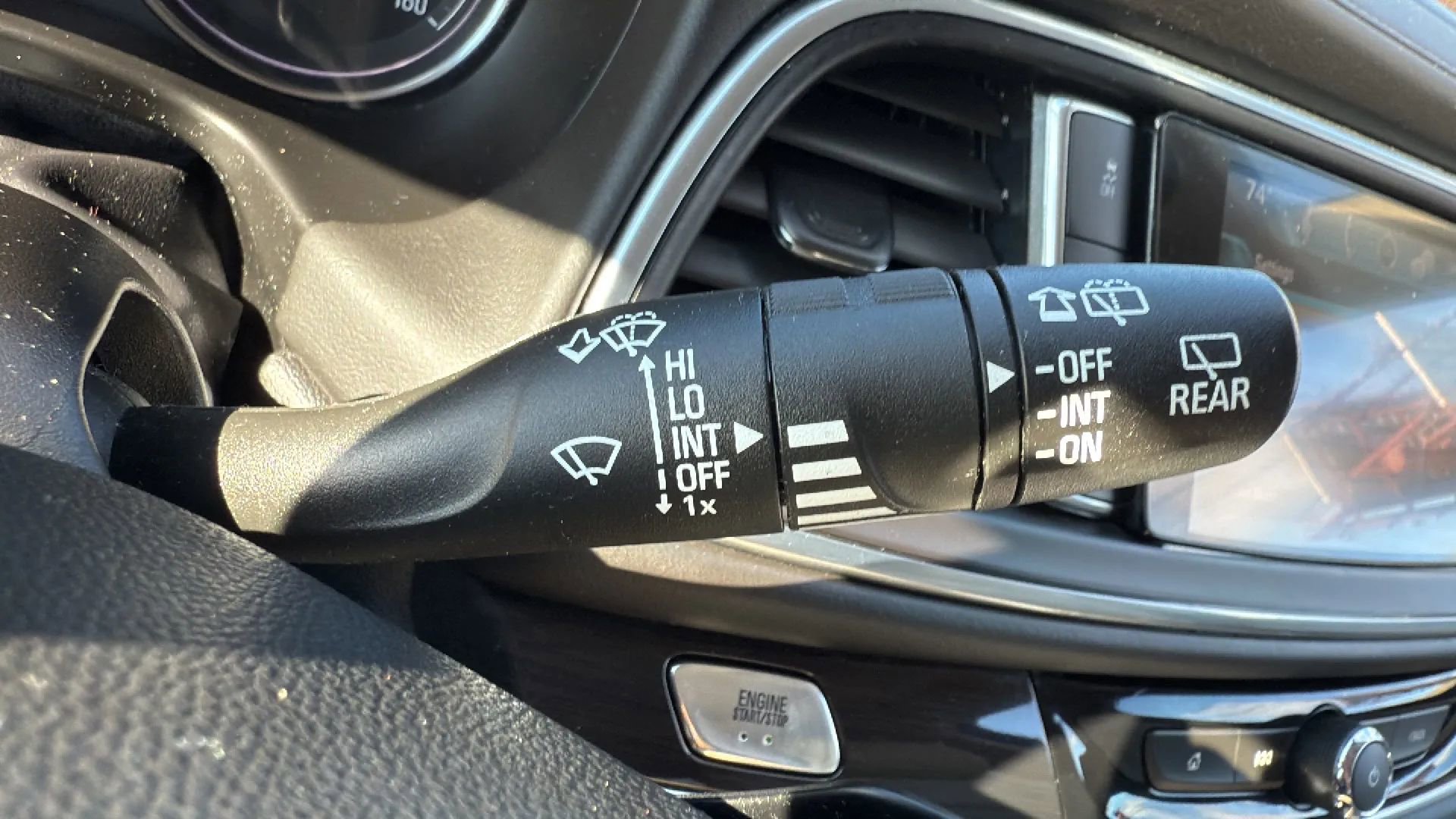 Used 2019 Buick Enclave Essence image 13